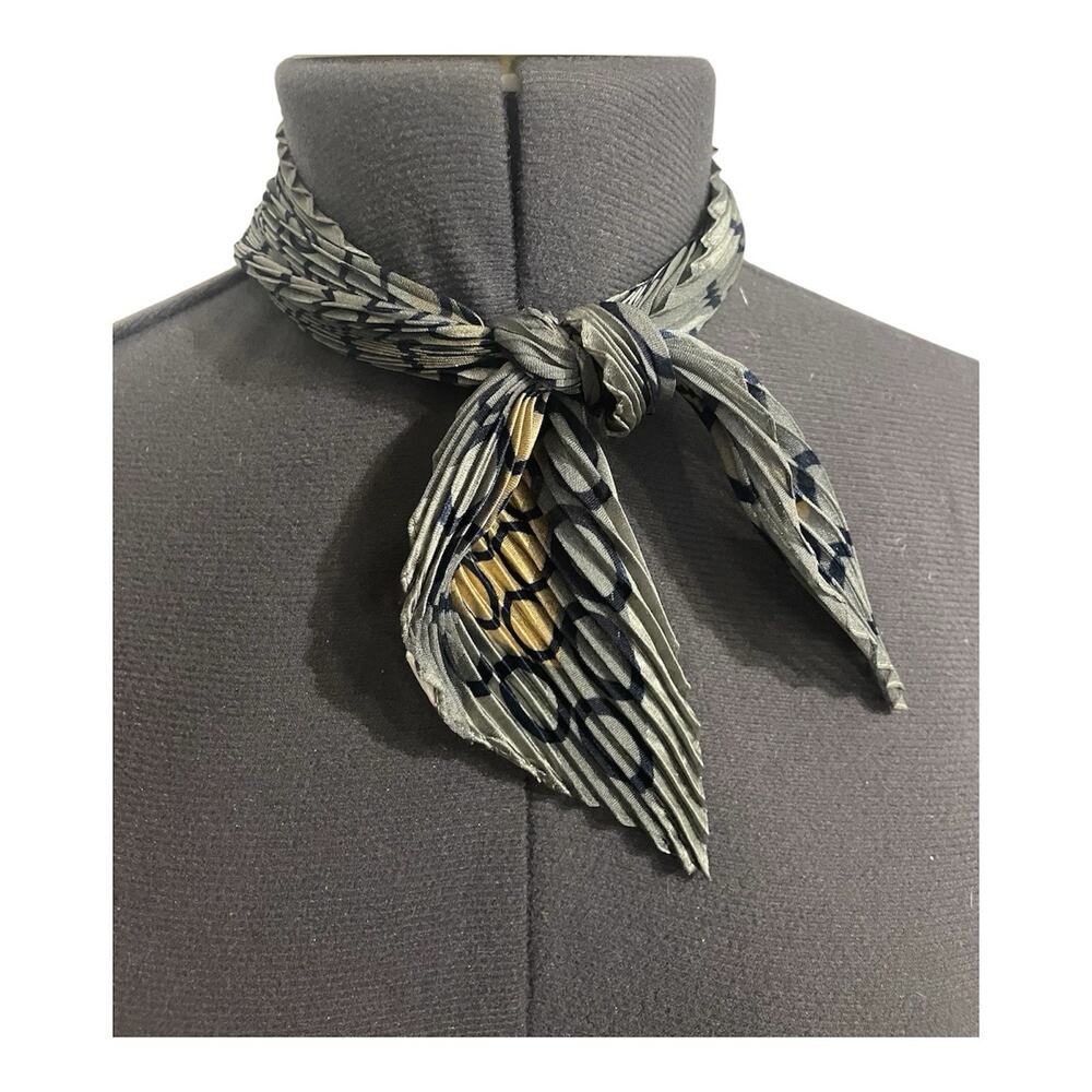 Vintage Made In Italy Pleated Ripple Scarf Abstract 15 X 15 Polyester Boho